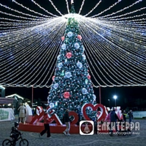 Искусственная уличная елка 8 метров с комплектом оформления Феерия